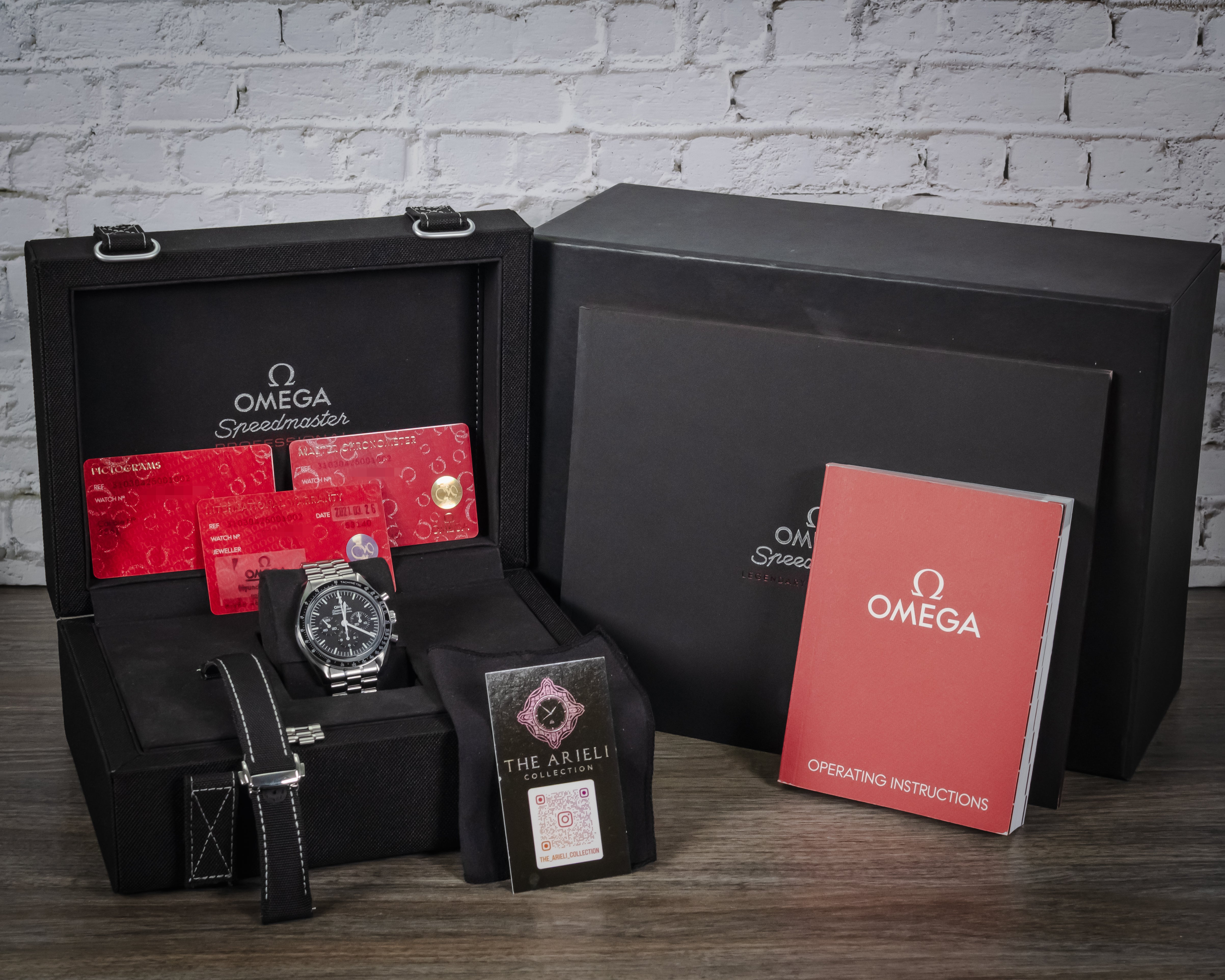OMEGA SPEEDMASTER MOONWATCH PROFESSIONAL “SAPPHIRE SANDWICH” 310.30.42.50.01.002