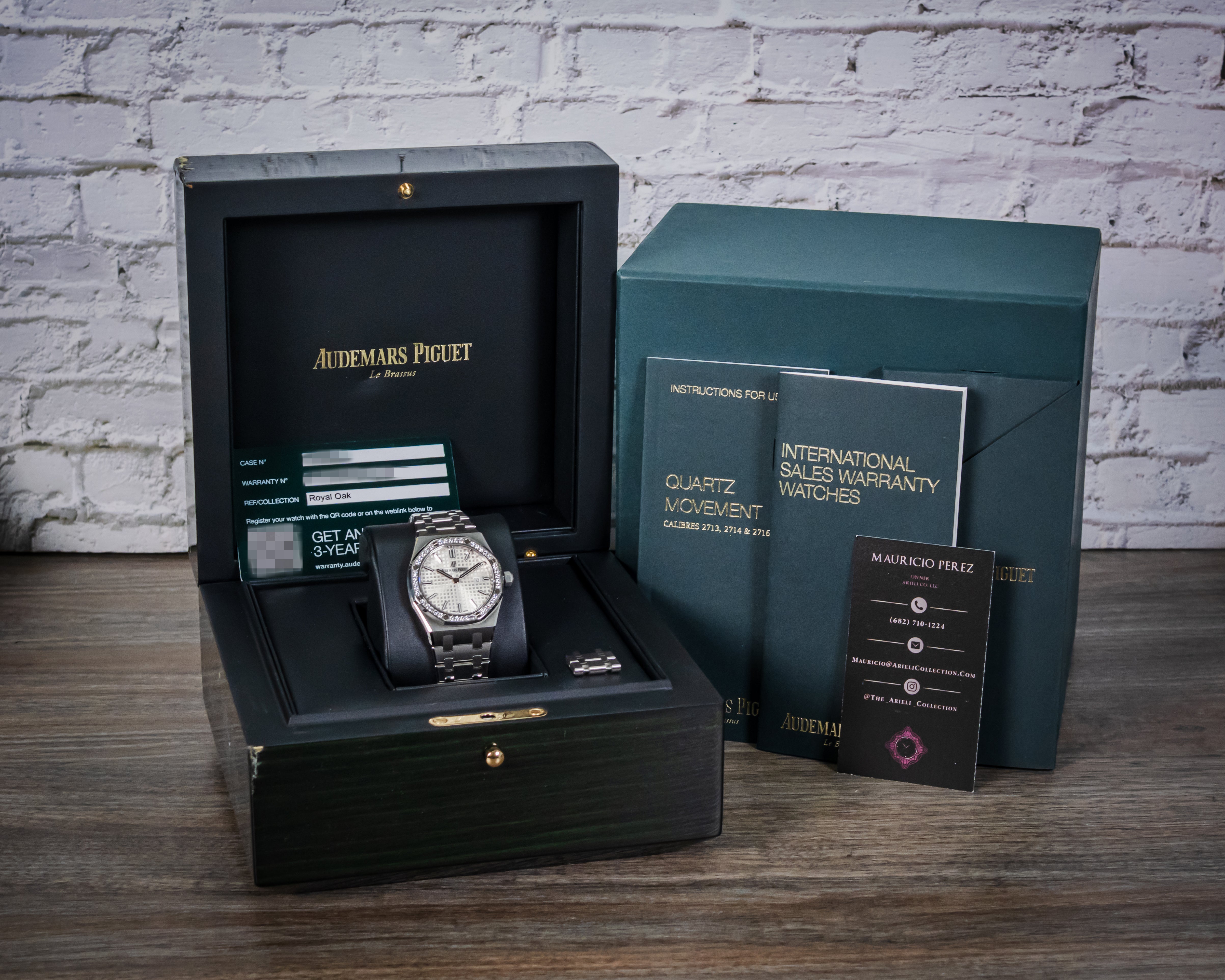 AUDEMARS PIGUET ROYAL OAK QUARTZ DIAMONDS LADIES WATCH 33MM – 67651ST.ZZ.1261ST.01