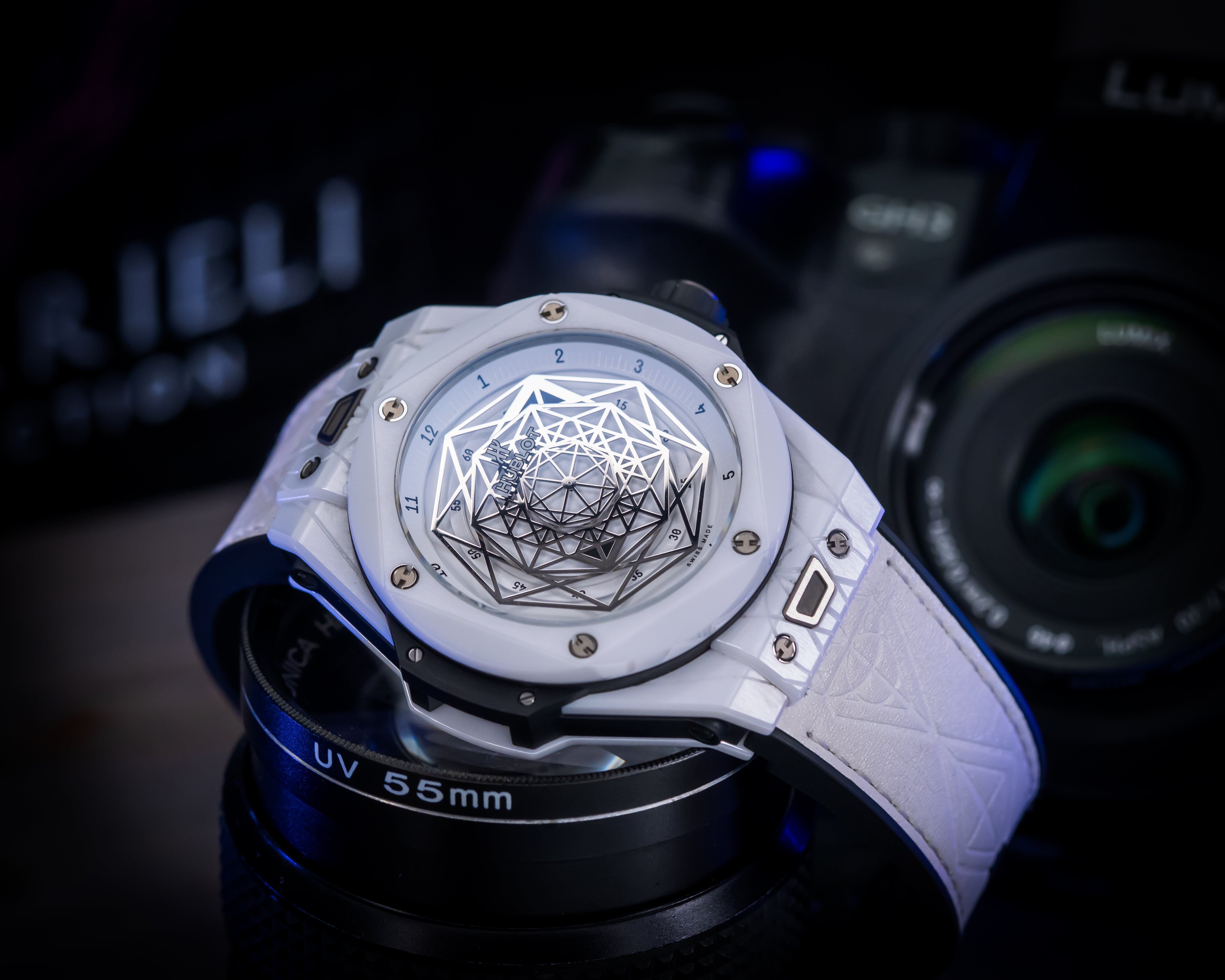HUBLOT BIG BANG UNICO SANG BLEU WHITE CERAMIC 415.HX.2027.VR.MXM19