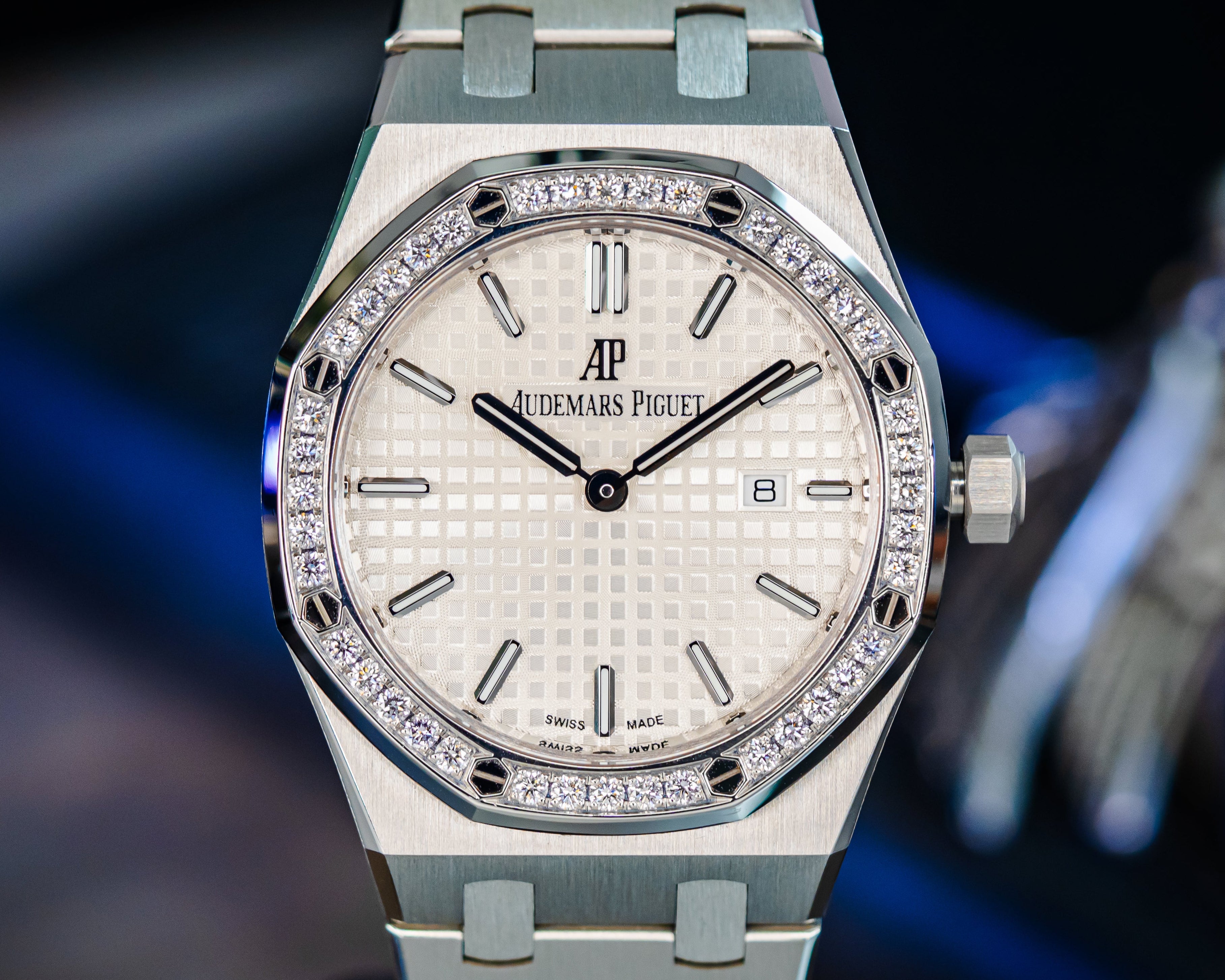 AUDEMARS PIGUET ROYAL OAK QUARTZ DIAMONDS LADIES WATCH 33MM – 67651ST.ZZ.1261ST.01