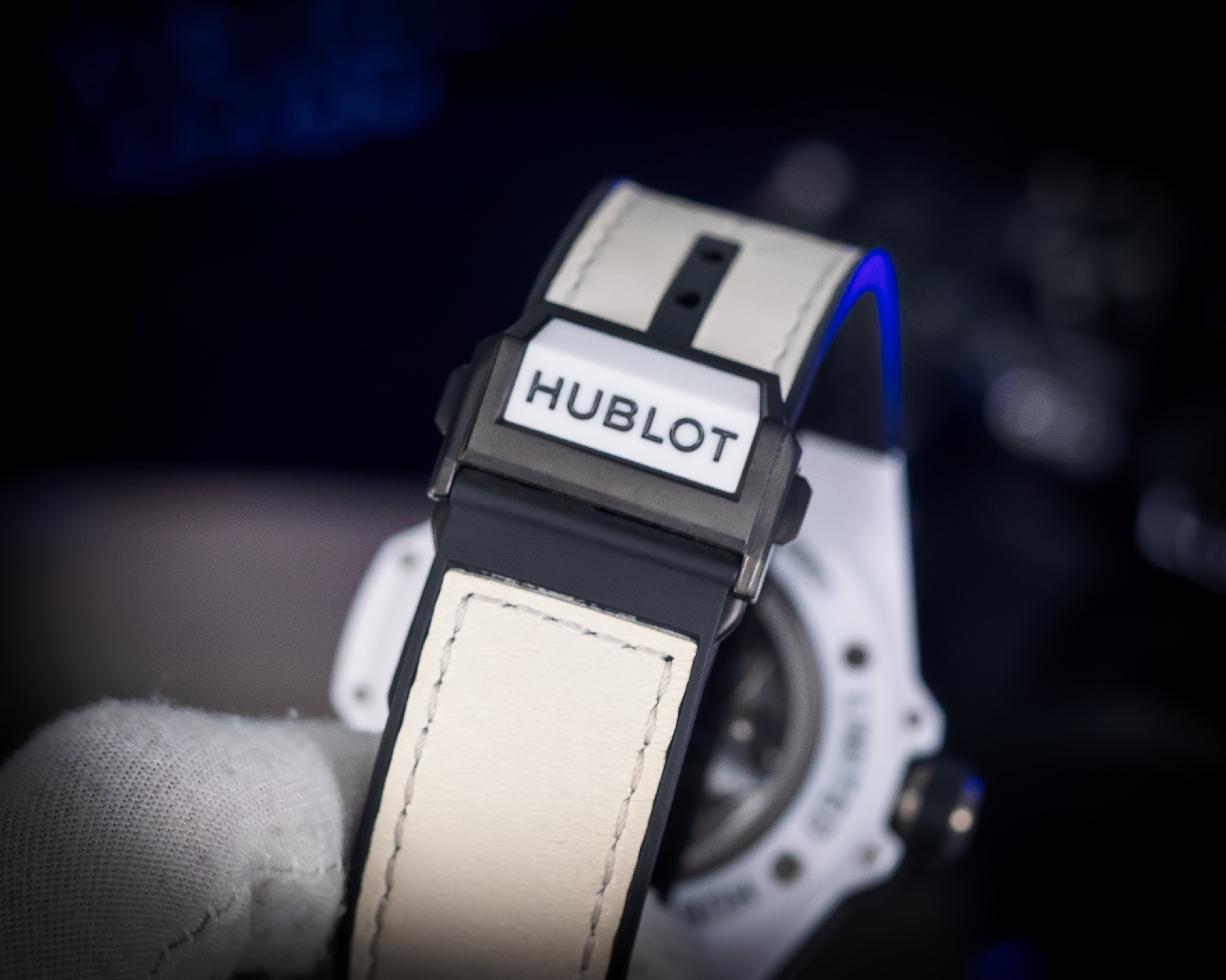 HUBLOT BIG BANG UNICO SANG BLEU WHITE CERAMIC 415.HX.2027.VR.MXM19
