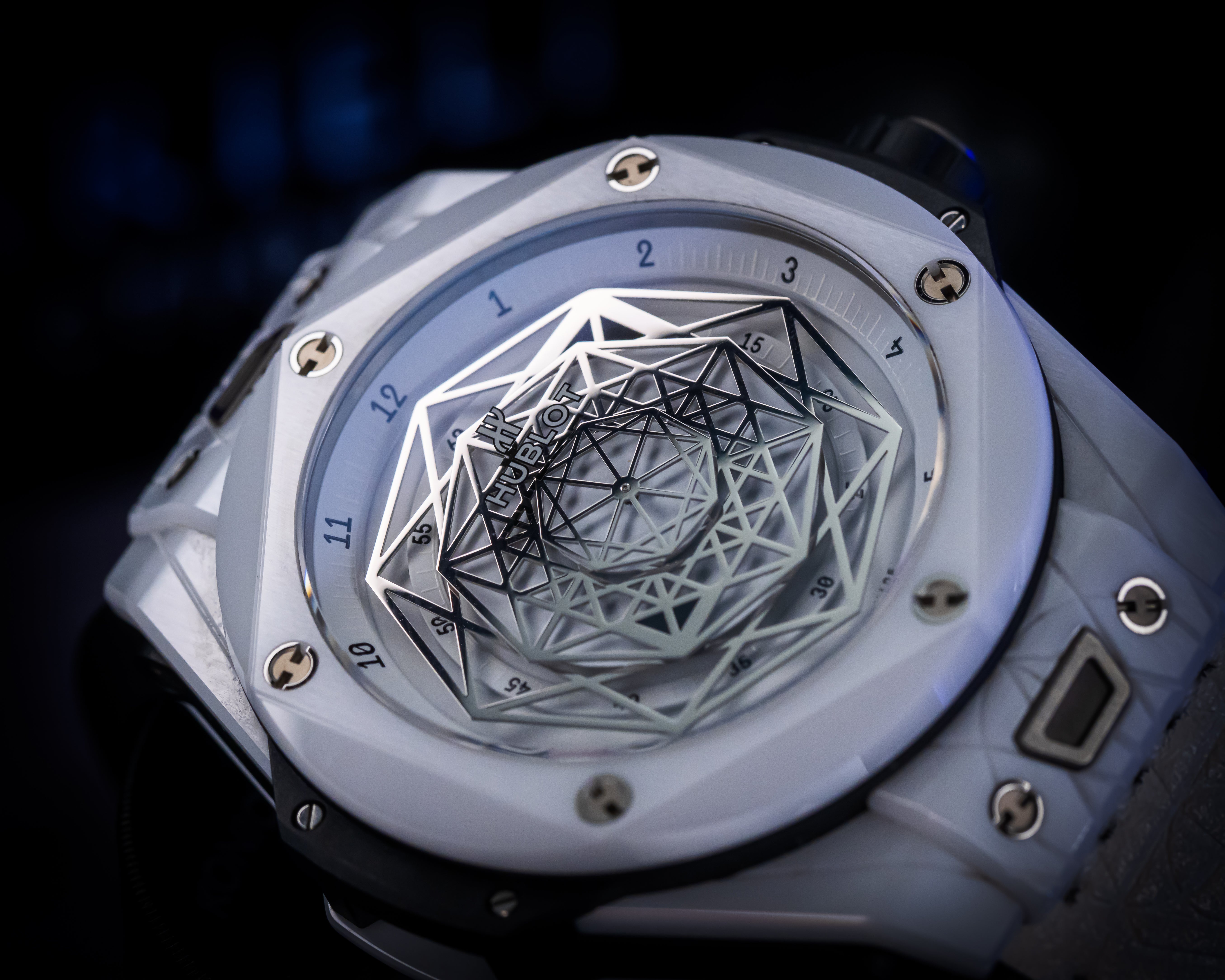 HUBLOT BIG BANG UNICO SANG BLEU WHITE CERAMIC 415.HX.2027.VR.MXM19