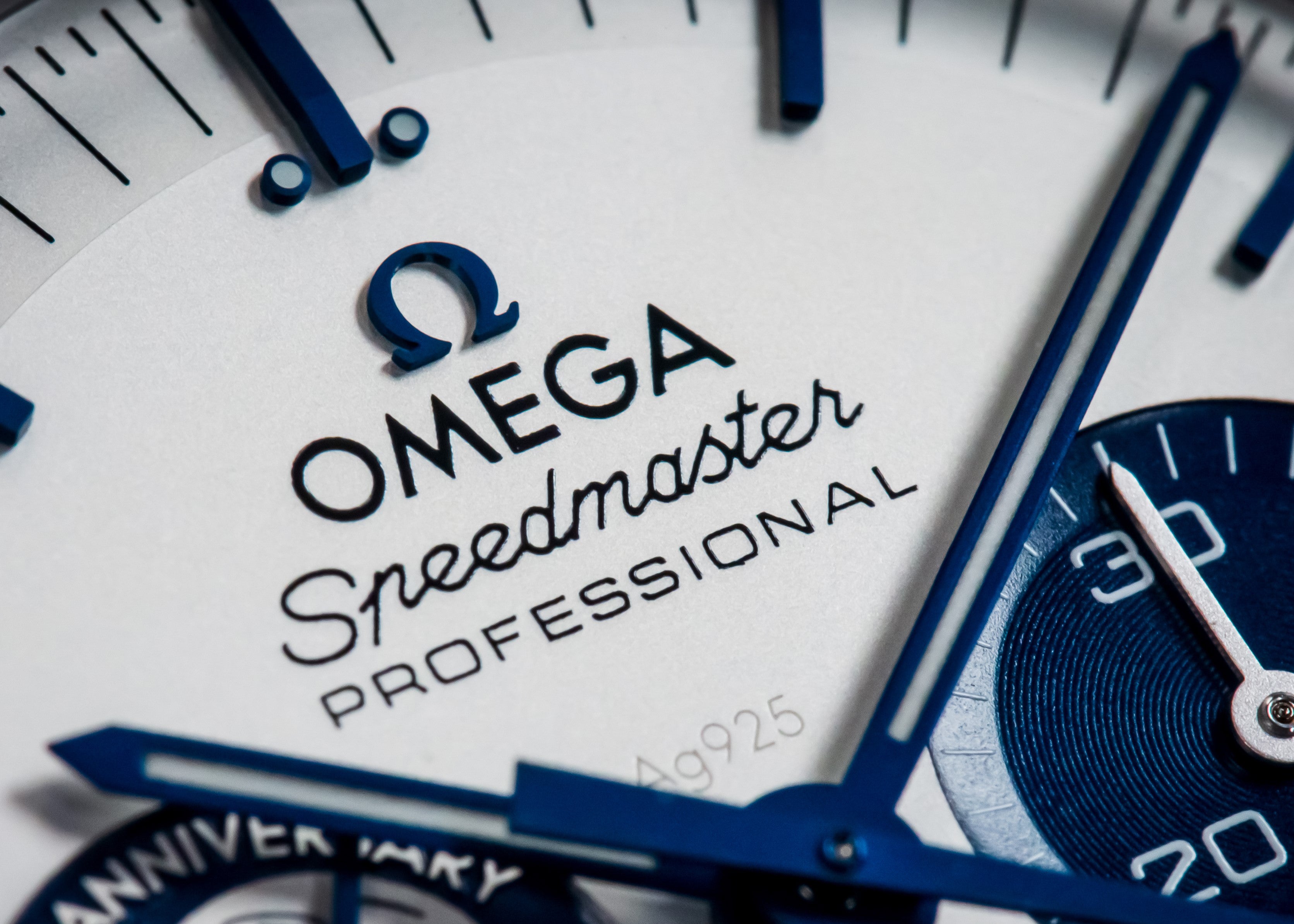 Omega Speedmaster Silver Snoopy Award - 310.32.42.50.02.001