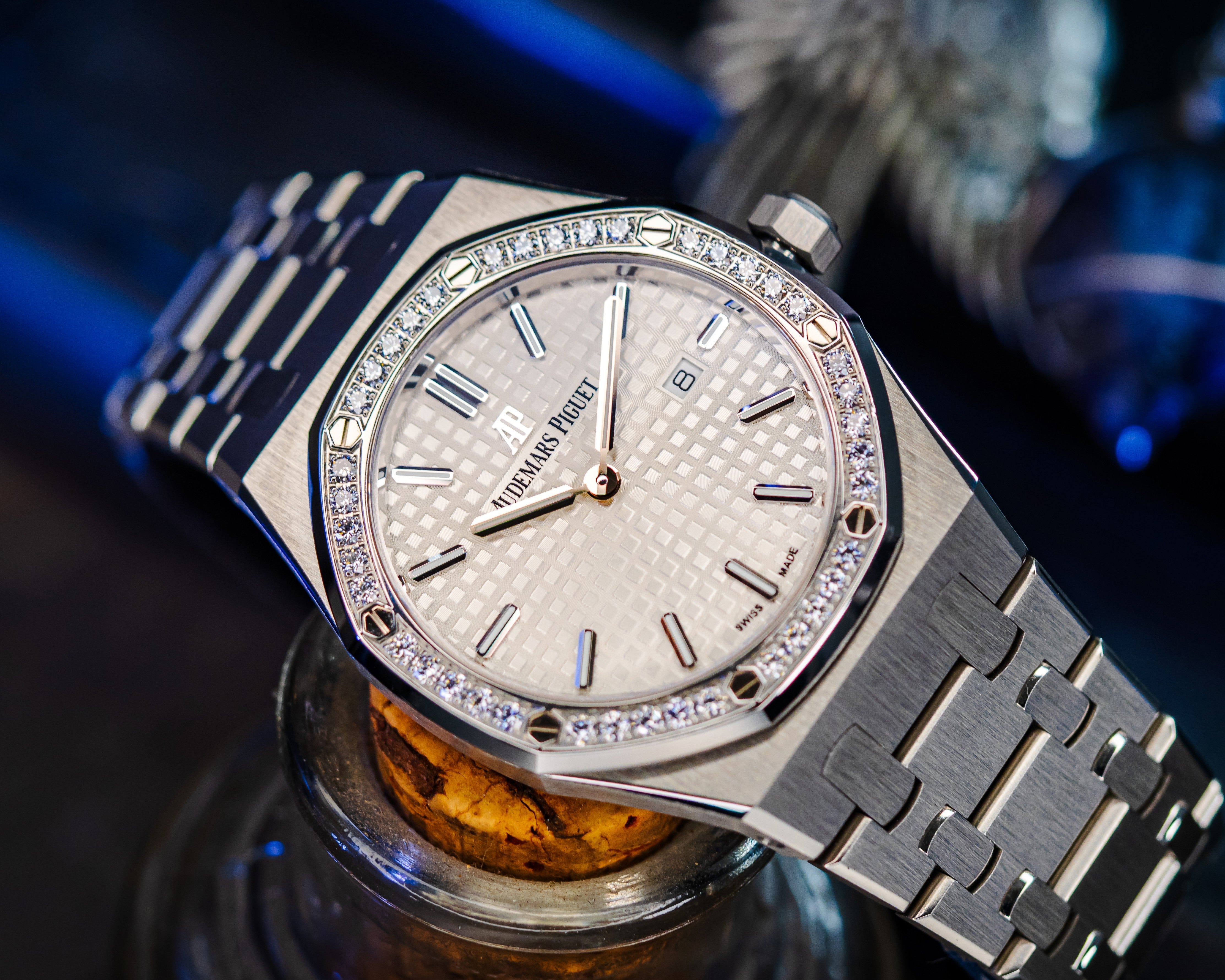 AUDEMARS PIGUET ROYAL OAK QUARTZ DIAMONDS LADIES WATCH 33MM – 67651ST.ZZ.1261ST.01