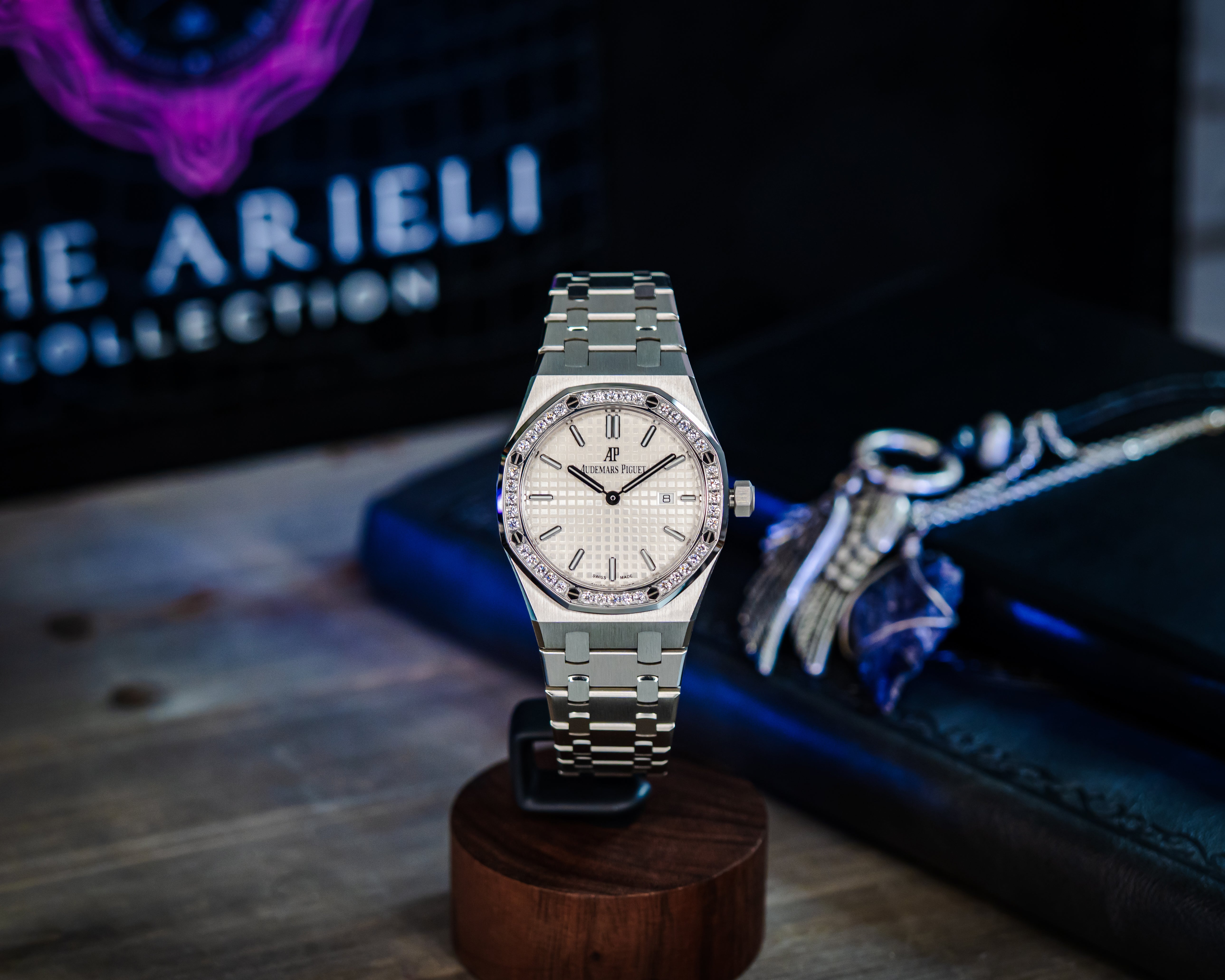 AUDEMARS PIGUET ROYAL OAK QUARTZ DIAMONDS LADIES WATCH 33MM – 67651ST.ZZ.1261ST.01