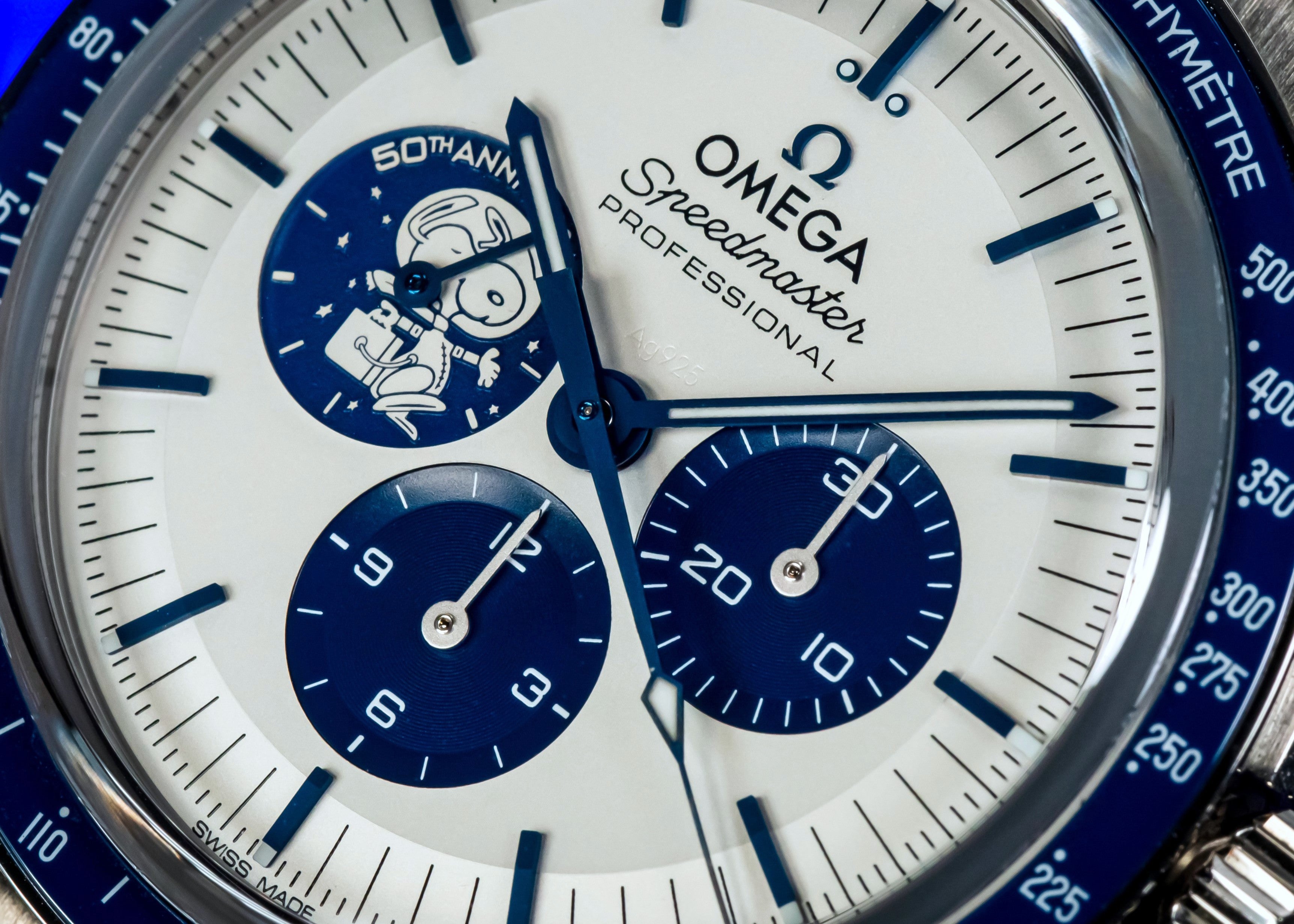 Omega Speedmaster Silver Snoopy Award - 310.32.42.50.02.001