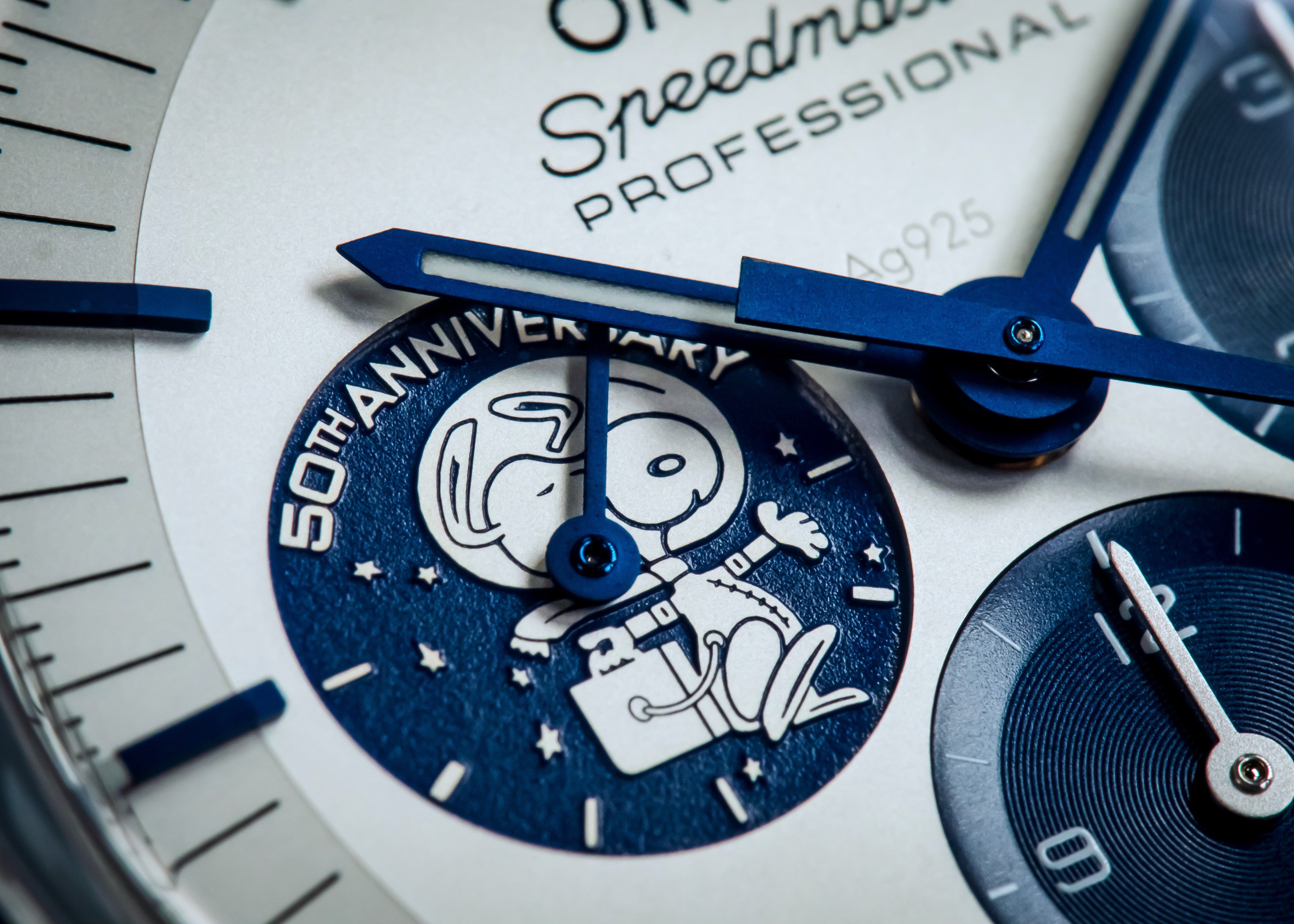 Omega Speedmaster Silver Snoopy Award - 310.32.42.50.02.001