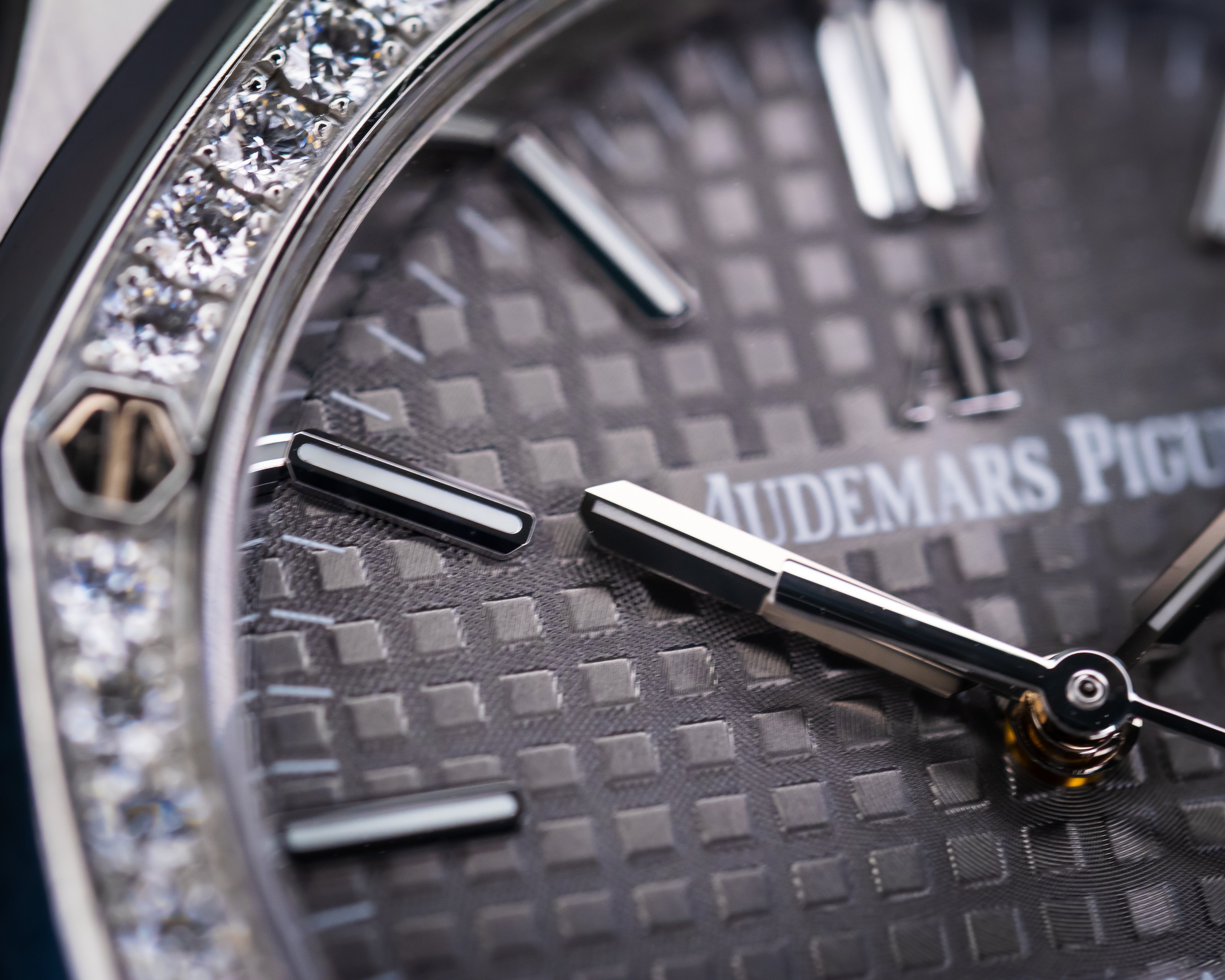AUDEMARS PIGUET ROYAL OAK SELFWINDING DIAMOND SET RUTHENIUM DIAL 15451ST.ZZ.1256ST.02