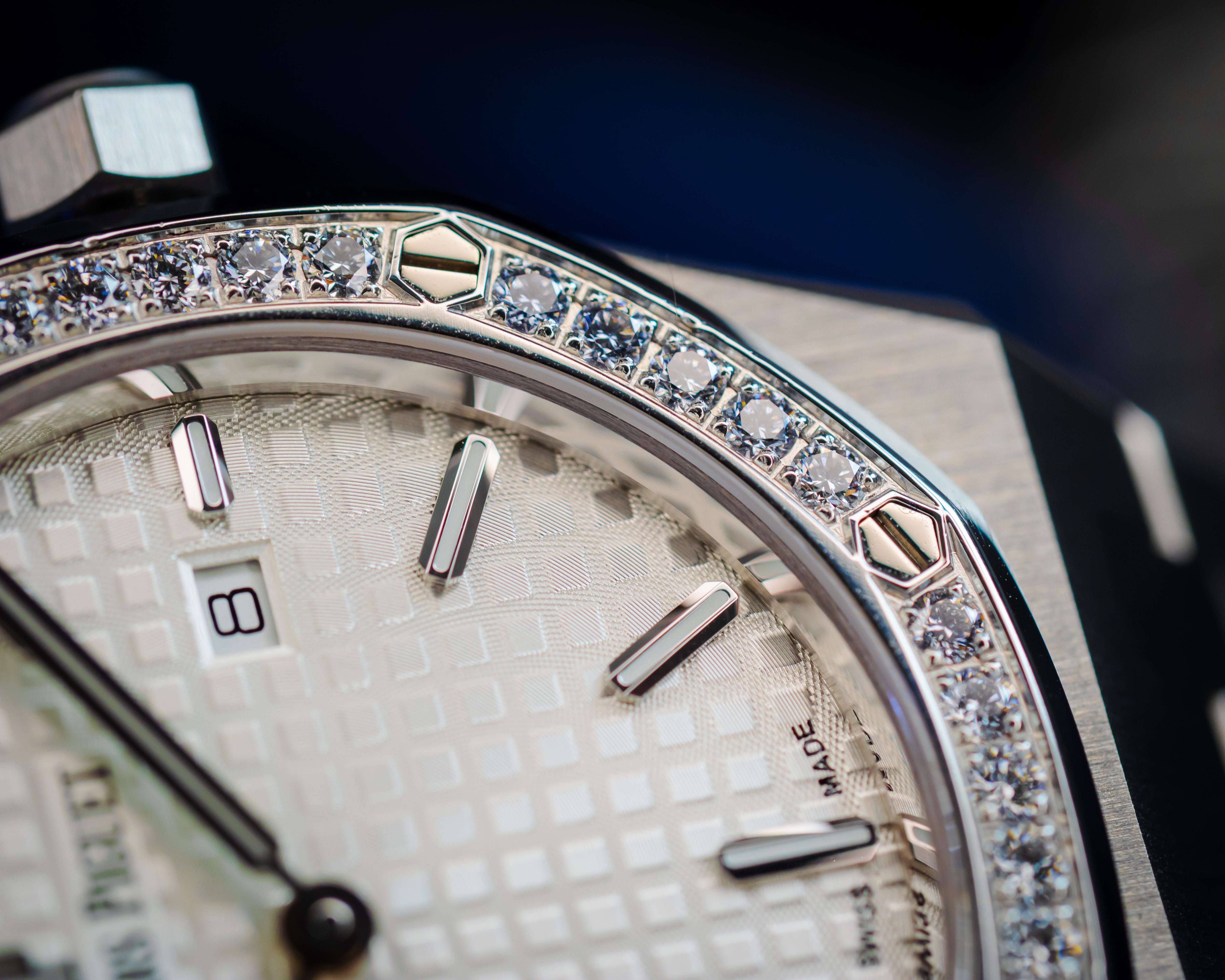 AUDEMARS PIGUET ROYAL OAK QUARTZ DIAMONDS LADIES WATCH 33MM – 67651ST.ZZ.1261ST.01