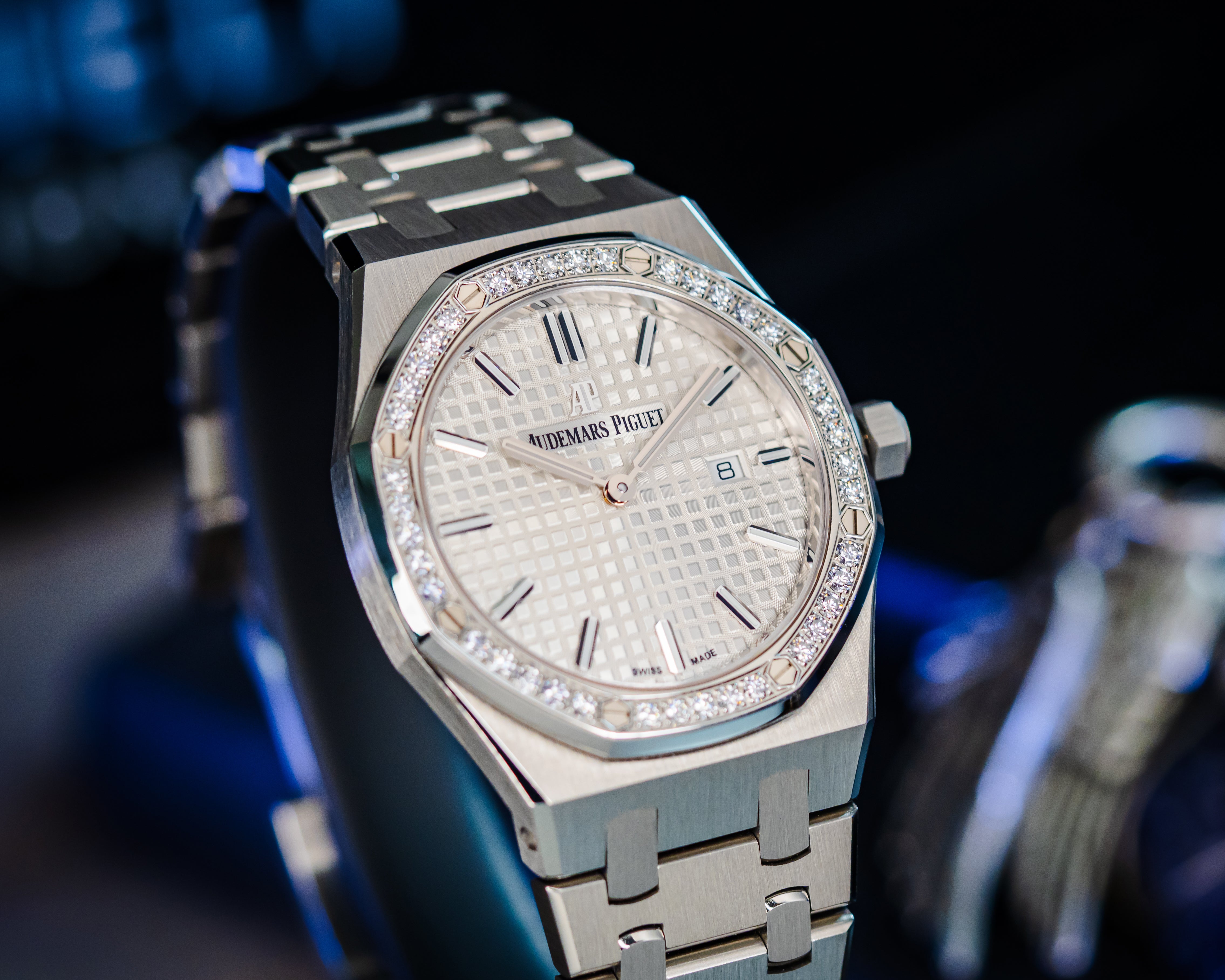 AUDEMARS PIGUET ROYAL OAK QUARTZ DIAMONDS LADIES WATCH 33MM – 67651ST.ZZ.1261ST.01