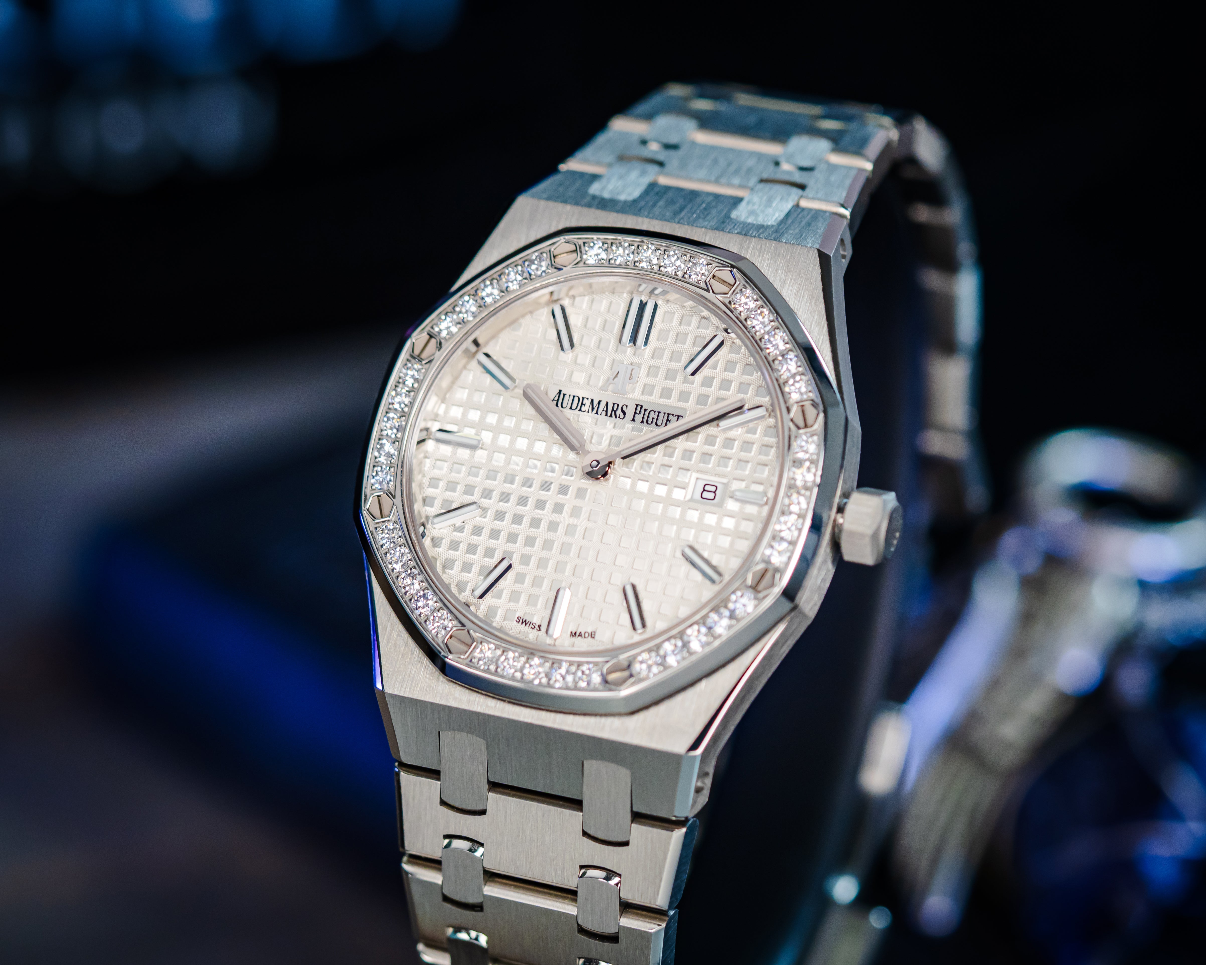 AUDEMARS PIGUET ROYAL OAK QUARTZ DIAMONDS LADIES WATCH 33MM – 67651ST.ZZ.1261ST.01